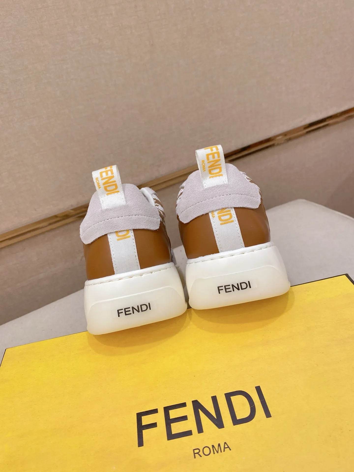 Men's shoes 💰 440💰 (fendi) New style 👊🏻 upper 🇮🇹 imported cowhide fabric 🇩🇪 lining imported sheepskin lining. The original outsole is molded to highlight the identity of every man, and the upper foot is elegant and stable🚶🏻🚶🏻The high-end custom counters reproduce the original version📯No matter the wind or rain, the shoe last remains unchanged and can withstand the verification of time🔍️,🔵 Size: 38-44